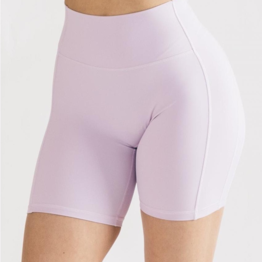 Alphalete pulse kinetic biker shorts Lavander , size XS